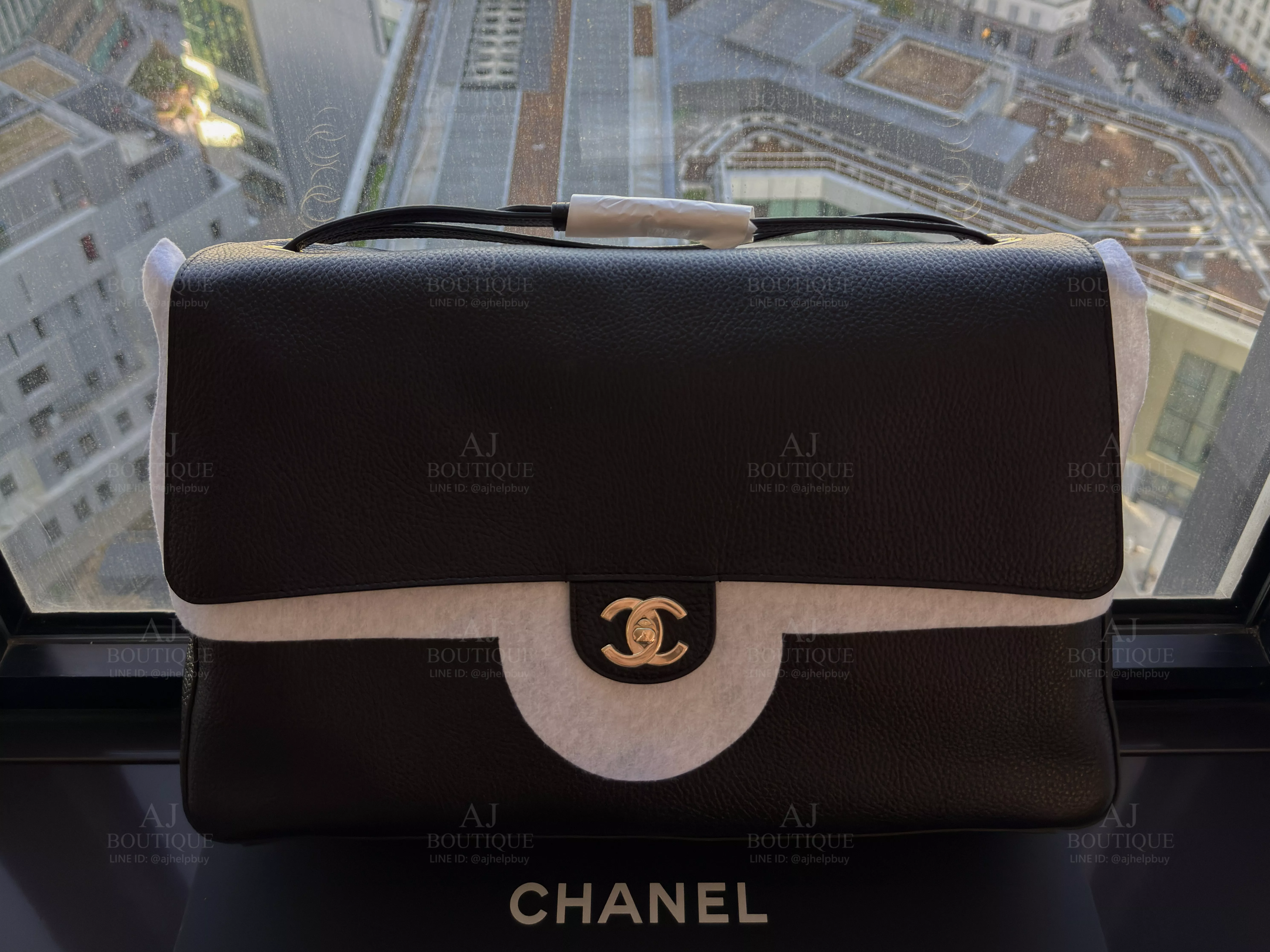 Chanel Maxi Souplissimo Bag 黑金 代購主圖