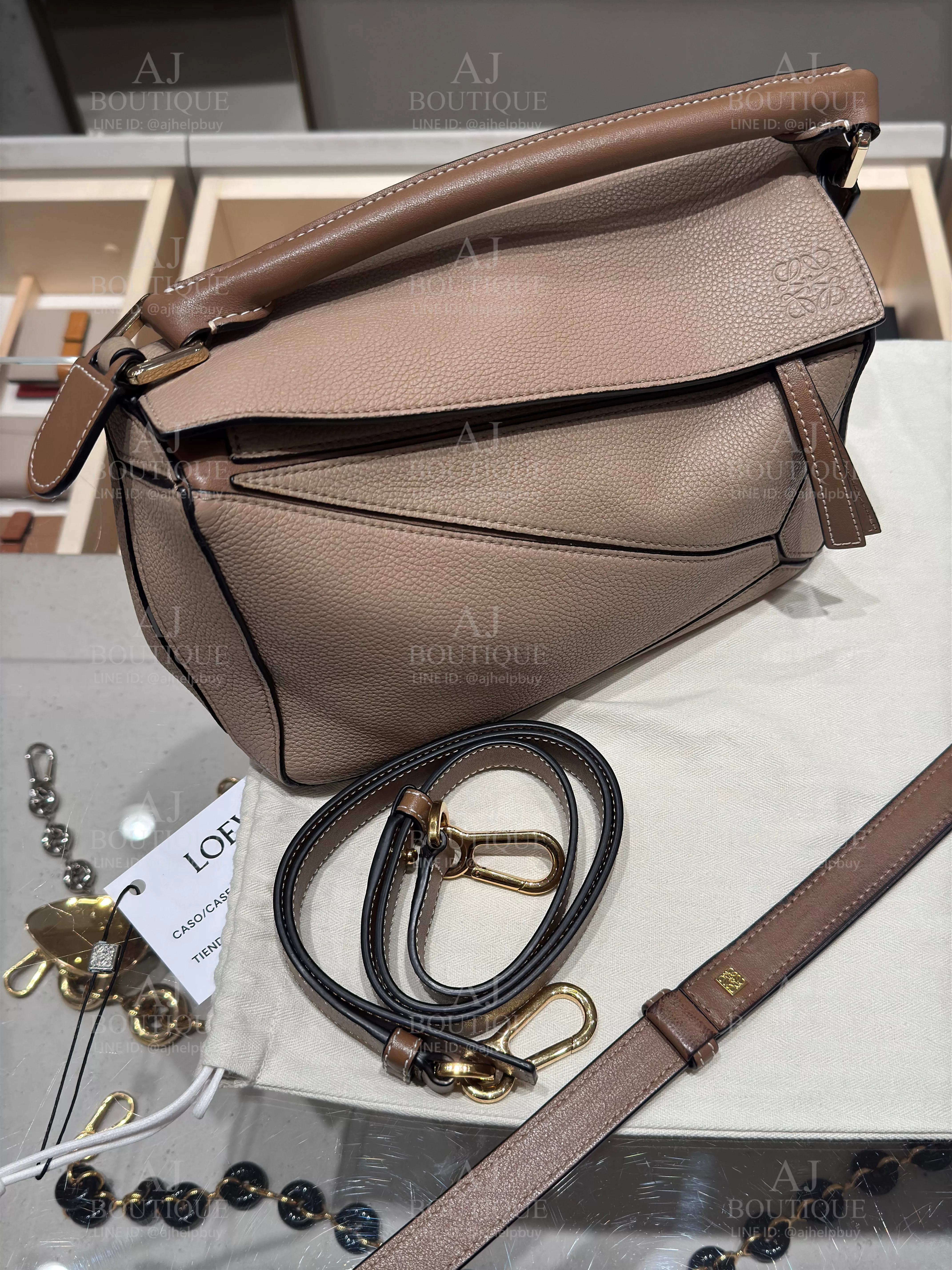 Loewe 5年前代購的包款也能享受完美售後 售後服務主圖