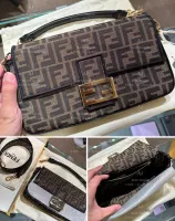 Fendi 老花法棍包 代購照片