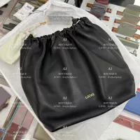 Loewe Squeeze Bag 中款黑色 代購照片