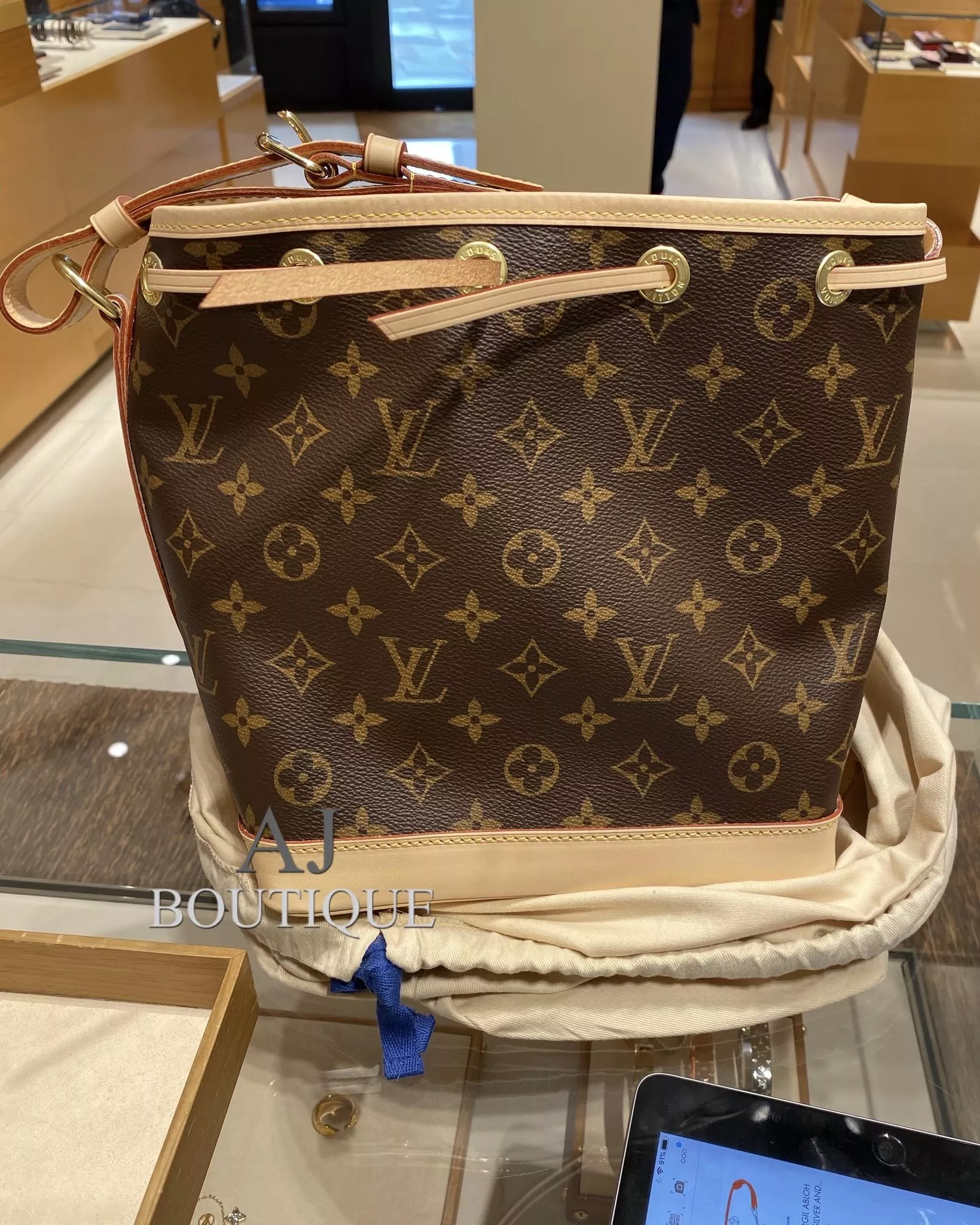 Lv Louis Vuitton Noe Bb M40817 代購照片