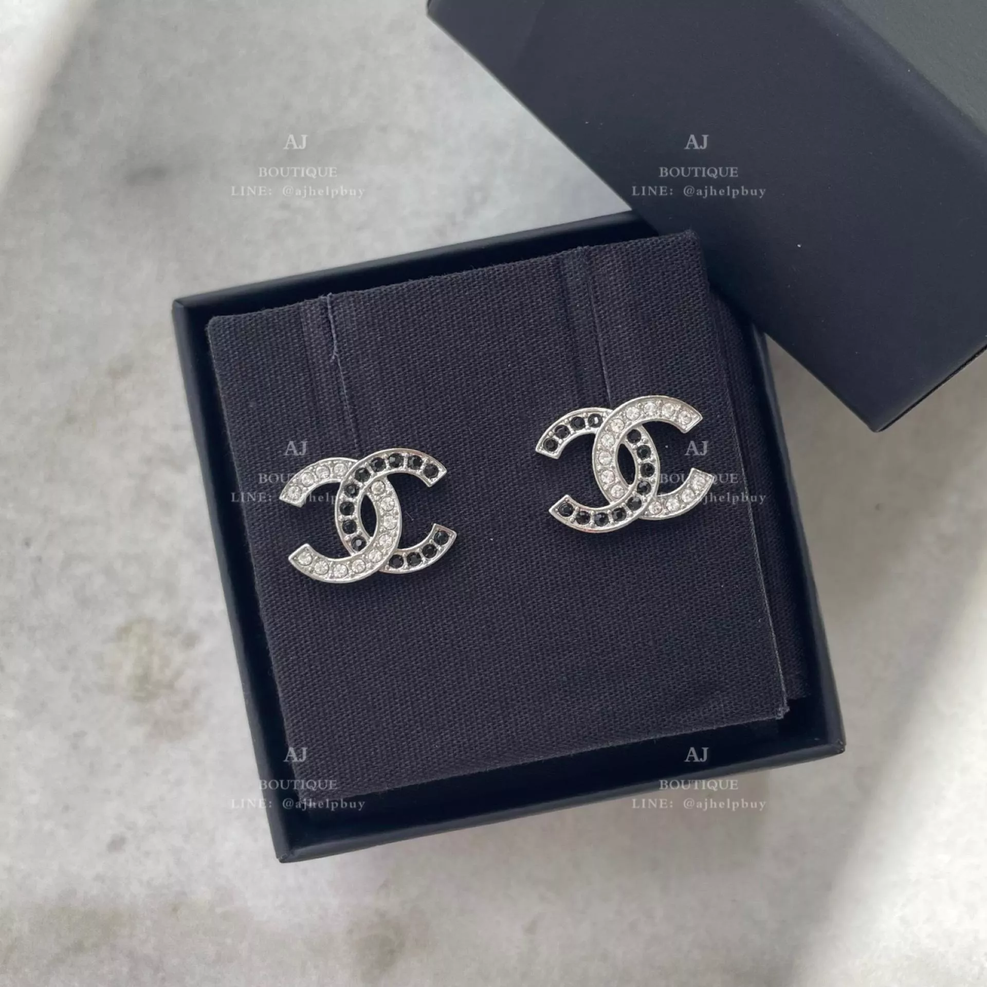 Chanel 耳環 黑白鑽 白金色 代購照片