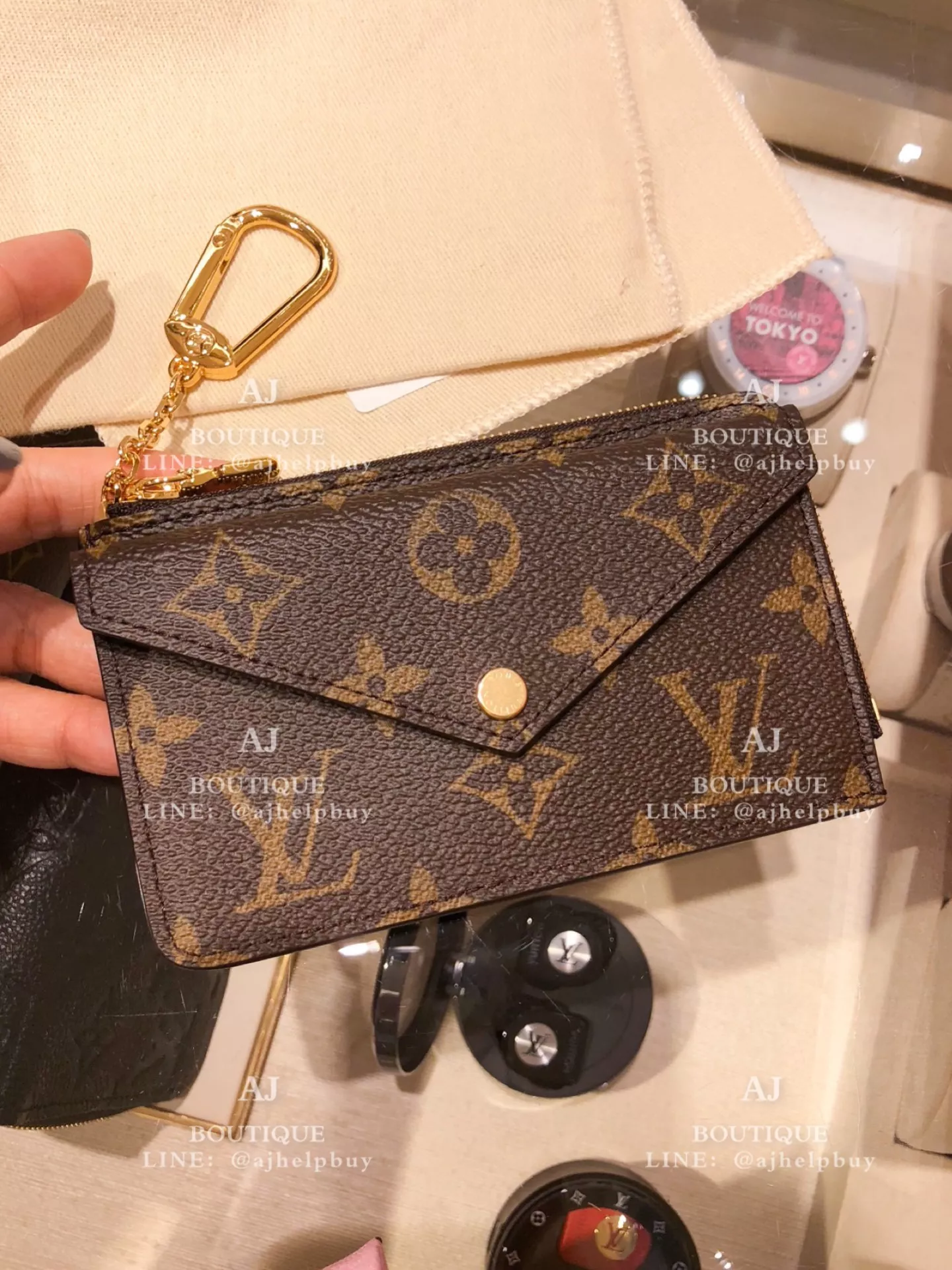 Lv Louis Vuitton 新款老花拉鍊卡包 代購照片