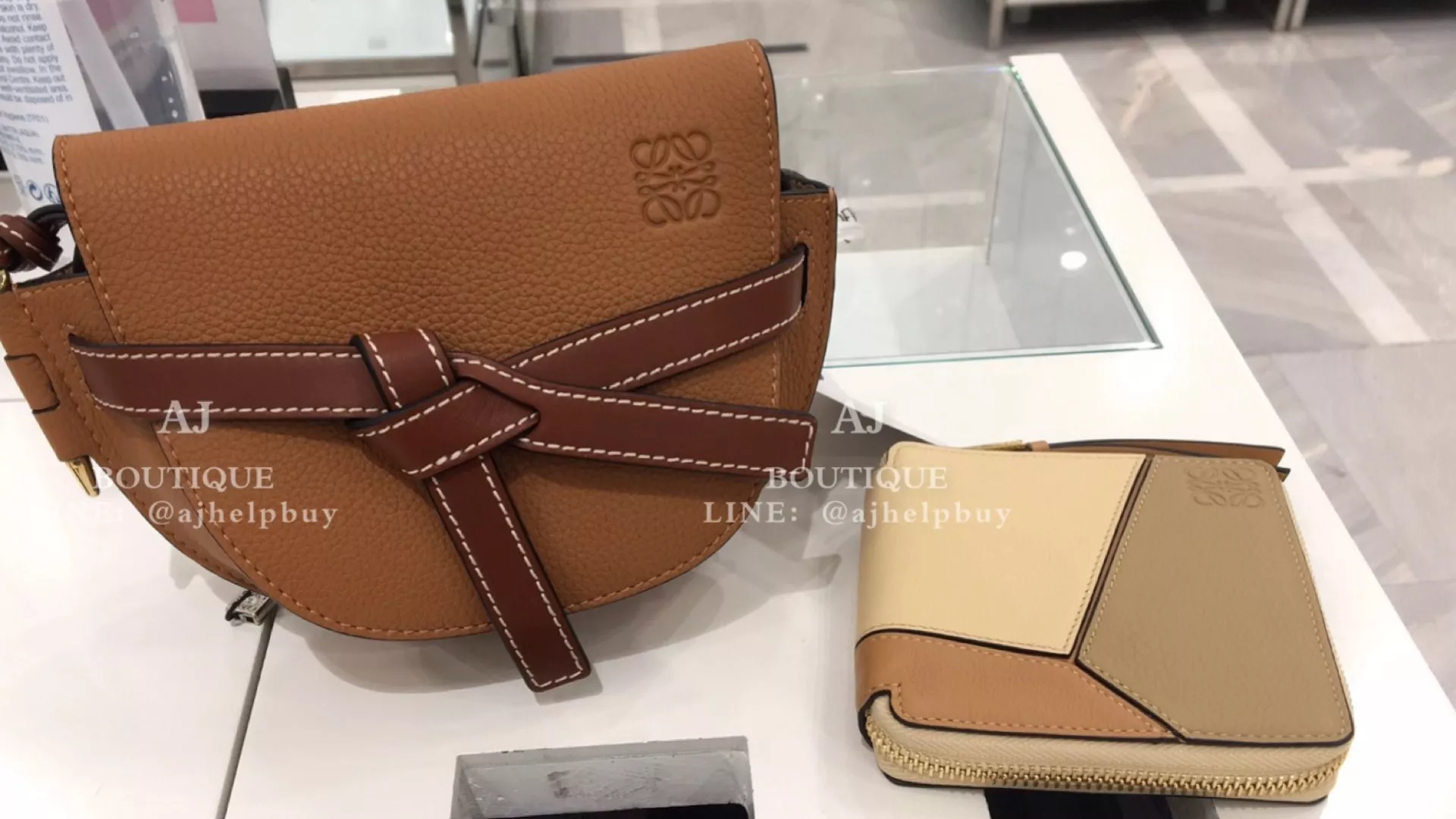 Loewe 淺焦糖Mini Gate X 香草色Puzzle短夾 代購照片