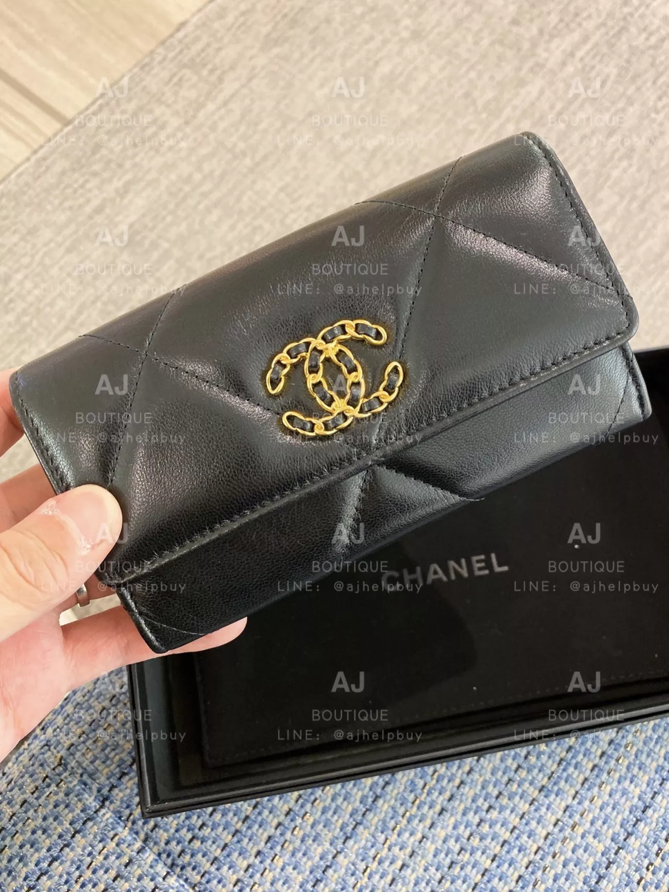 Chanel 19 Medium Wallet 掀蓋中夾 黑色 代購照片