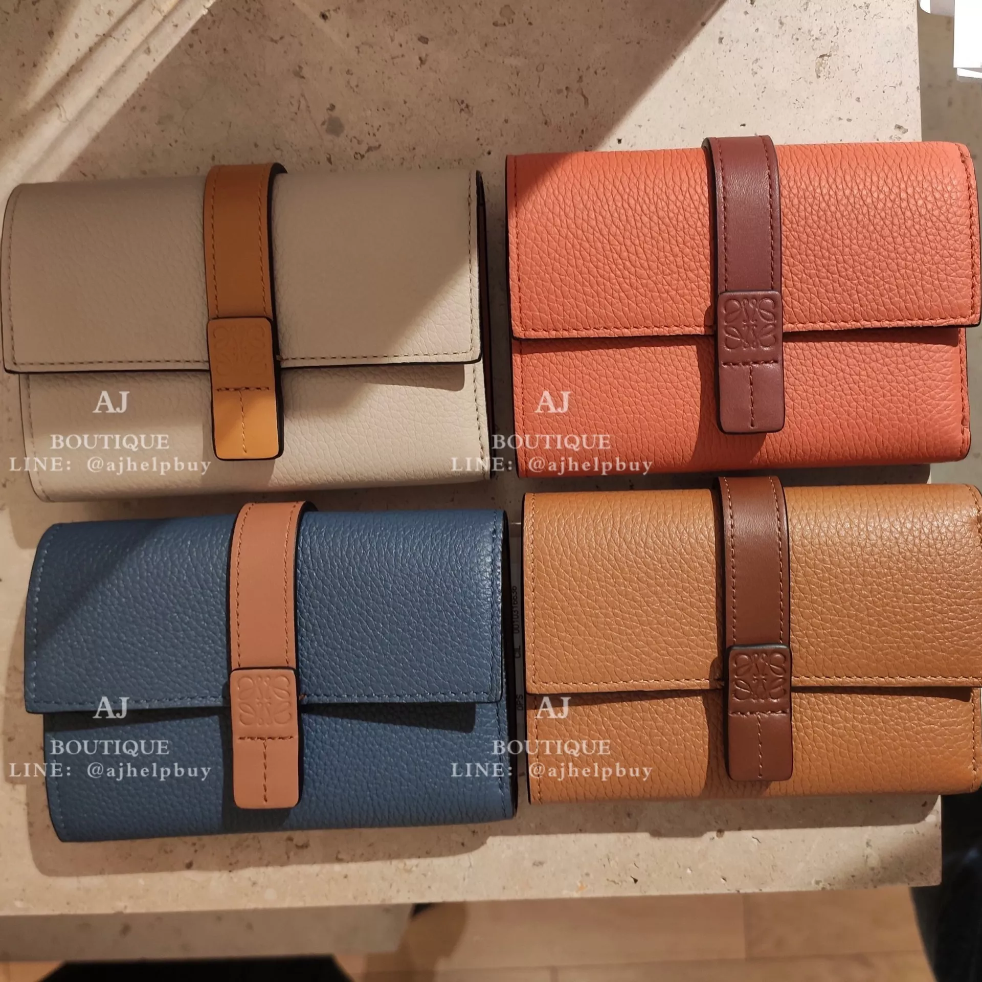 Loewe Small Vertical Wallet 代購照片