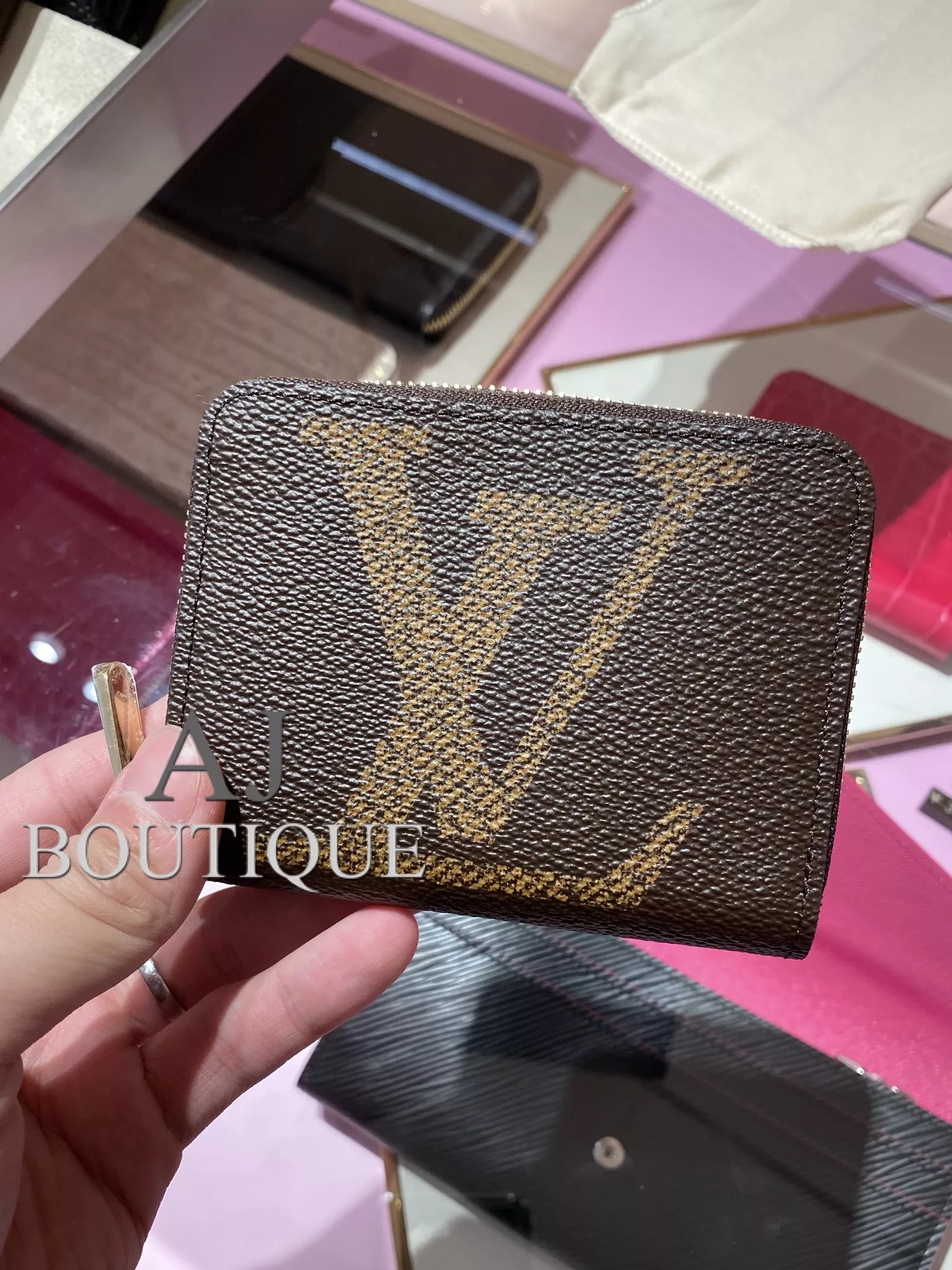 Lv Louis Vuitton 拉鍊零錢包 大老花款 代購照片