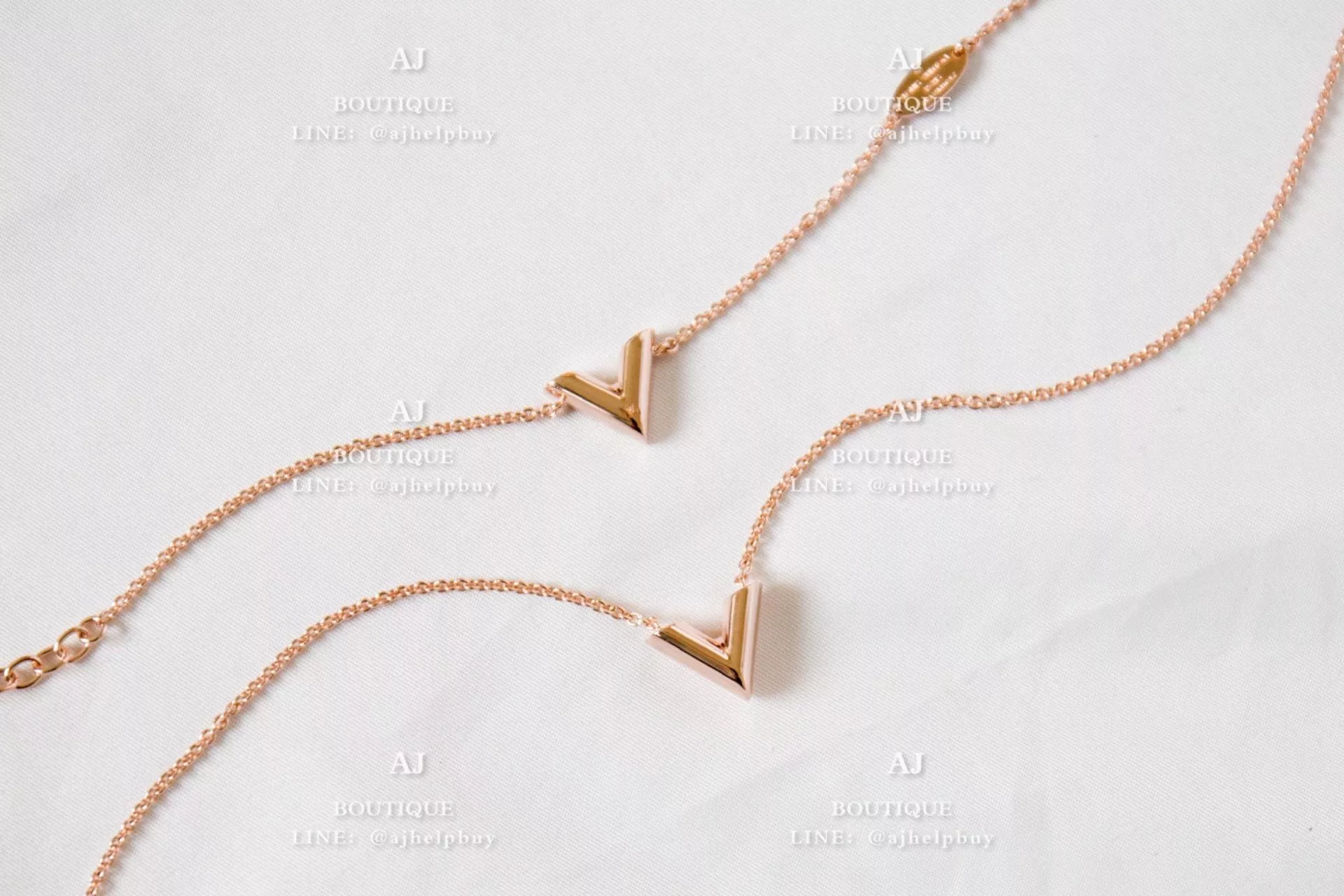 Lv Louis Vuitton 缺貨款 V字 飾品 代購照片