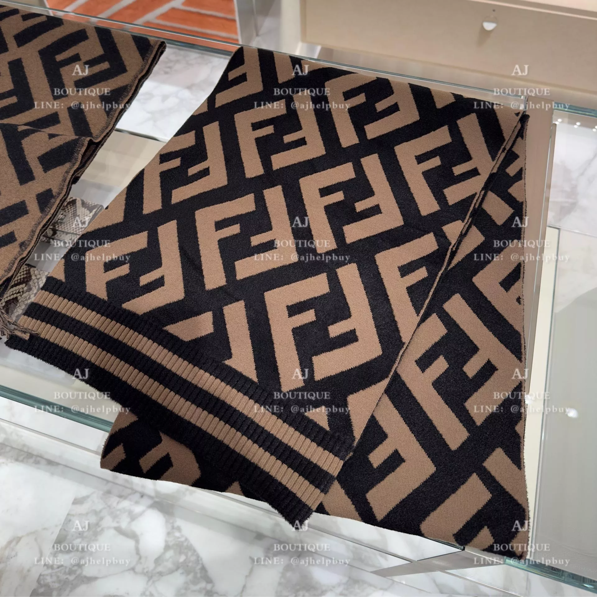 Fendi 缺貨款圍巾 代購照片