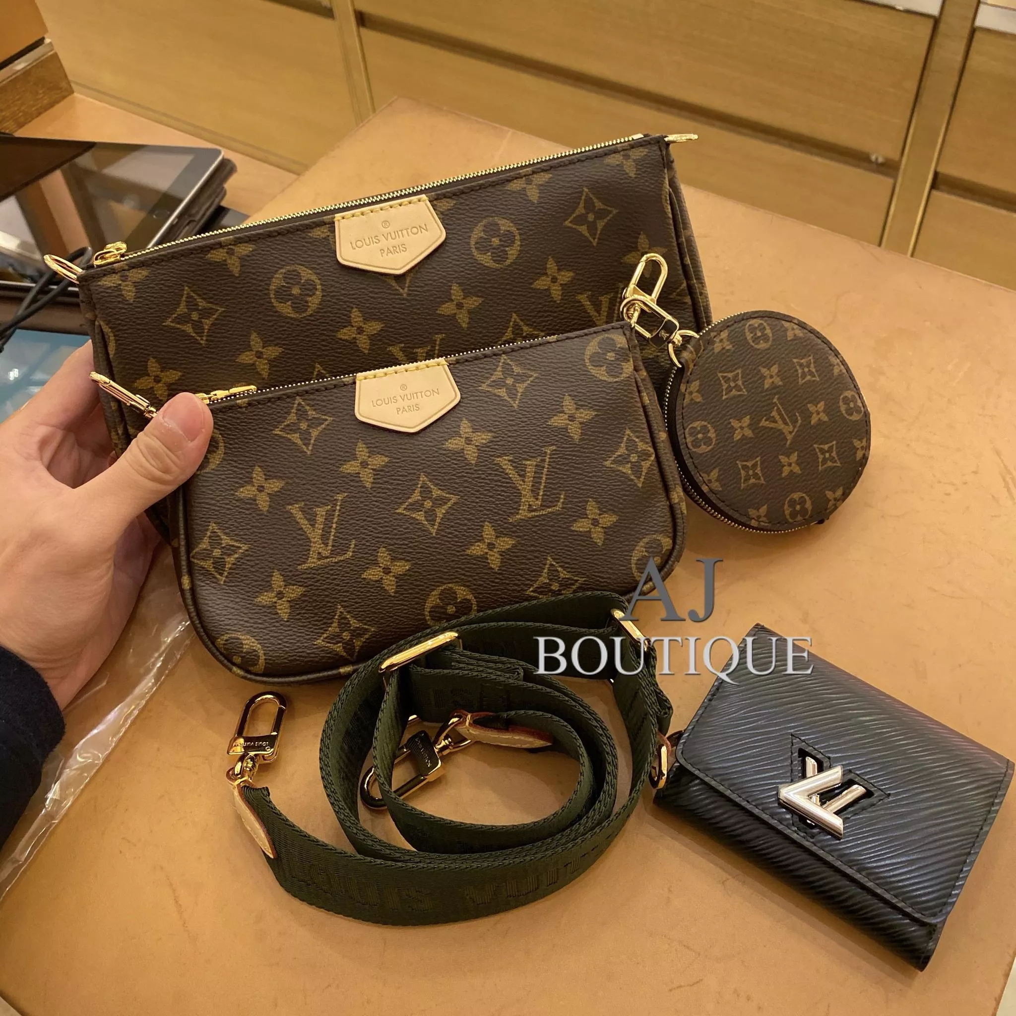 Lv Louis Vuitton Multi Pochette 代購照片