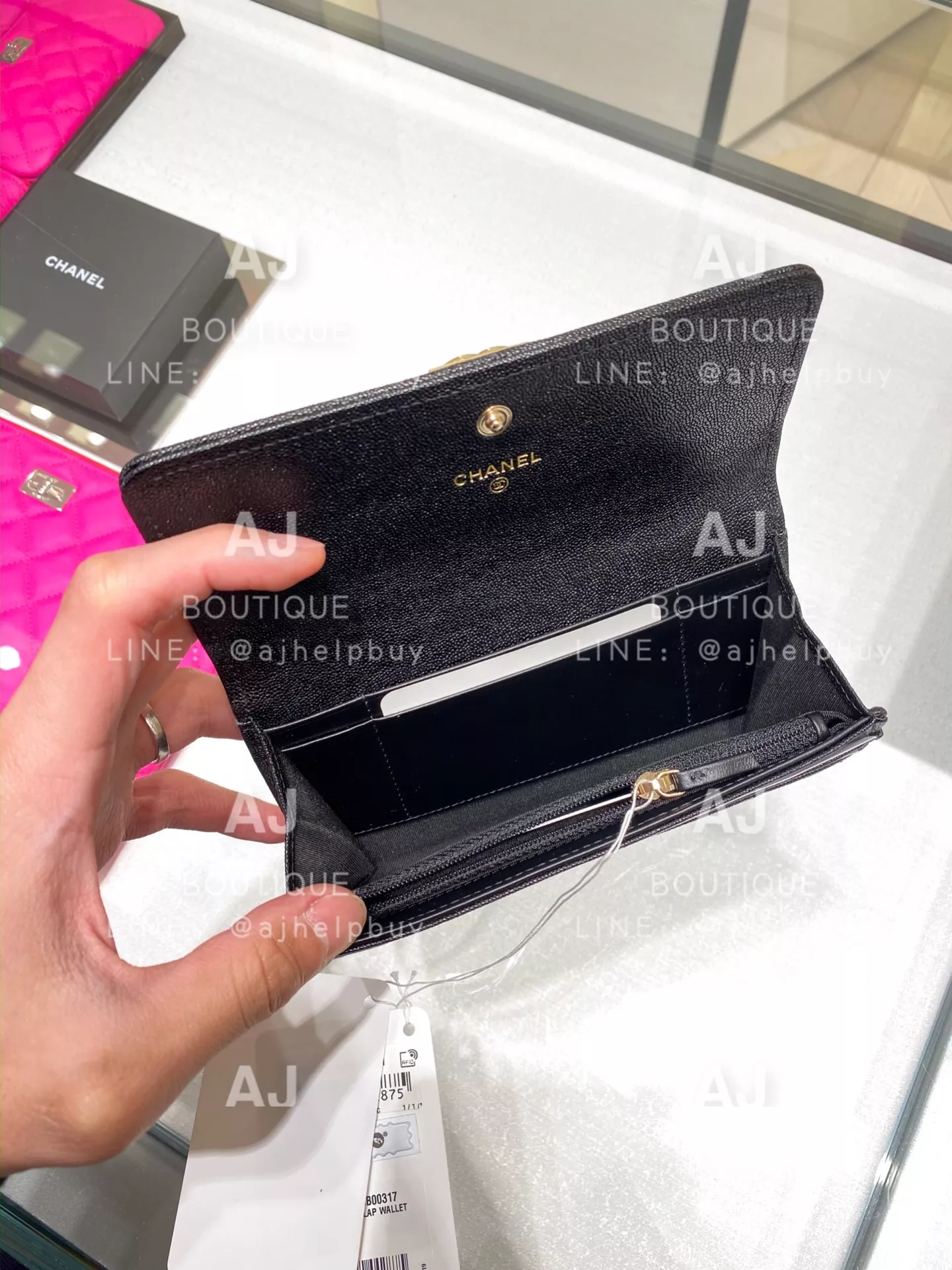 Chanel Boy掀蓋中夾 黑色荔枝牛皮亮金釦 代購照片2
