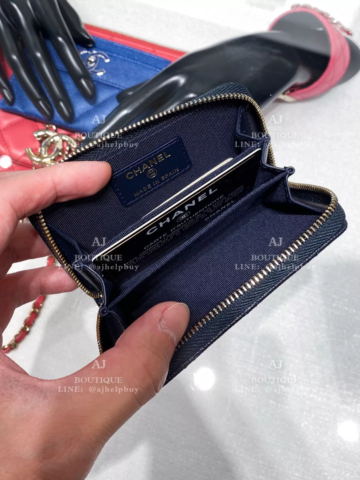 Chanel 深藍荔枝牛皮香檳金釦 代購照片2