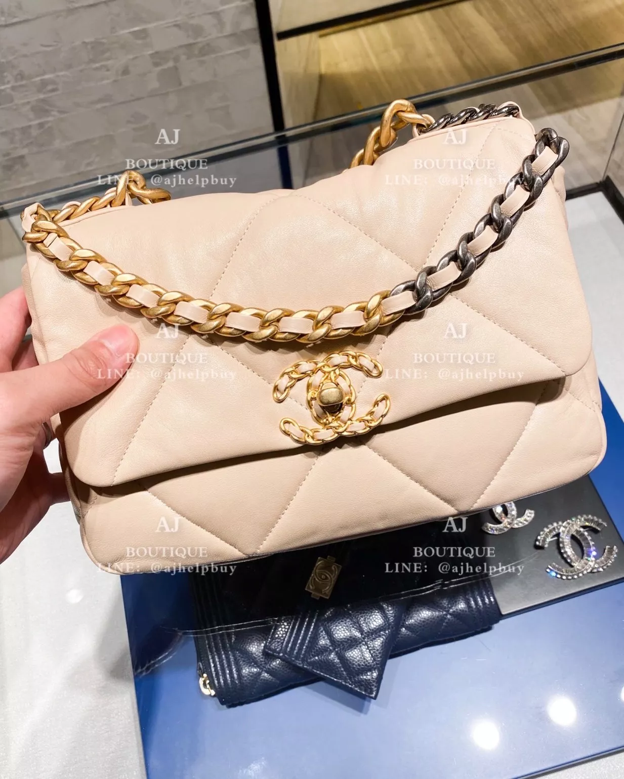 Chanel 19 小款 奶茶色 代購照片