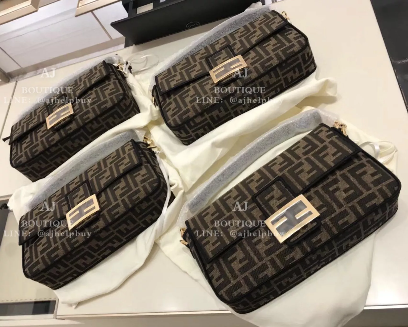 Fendi Baguette老花法棍包 代購照片