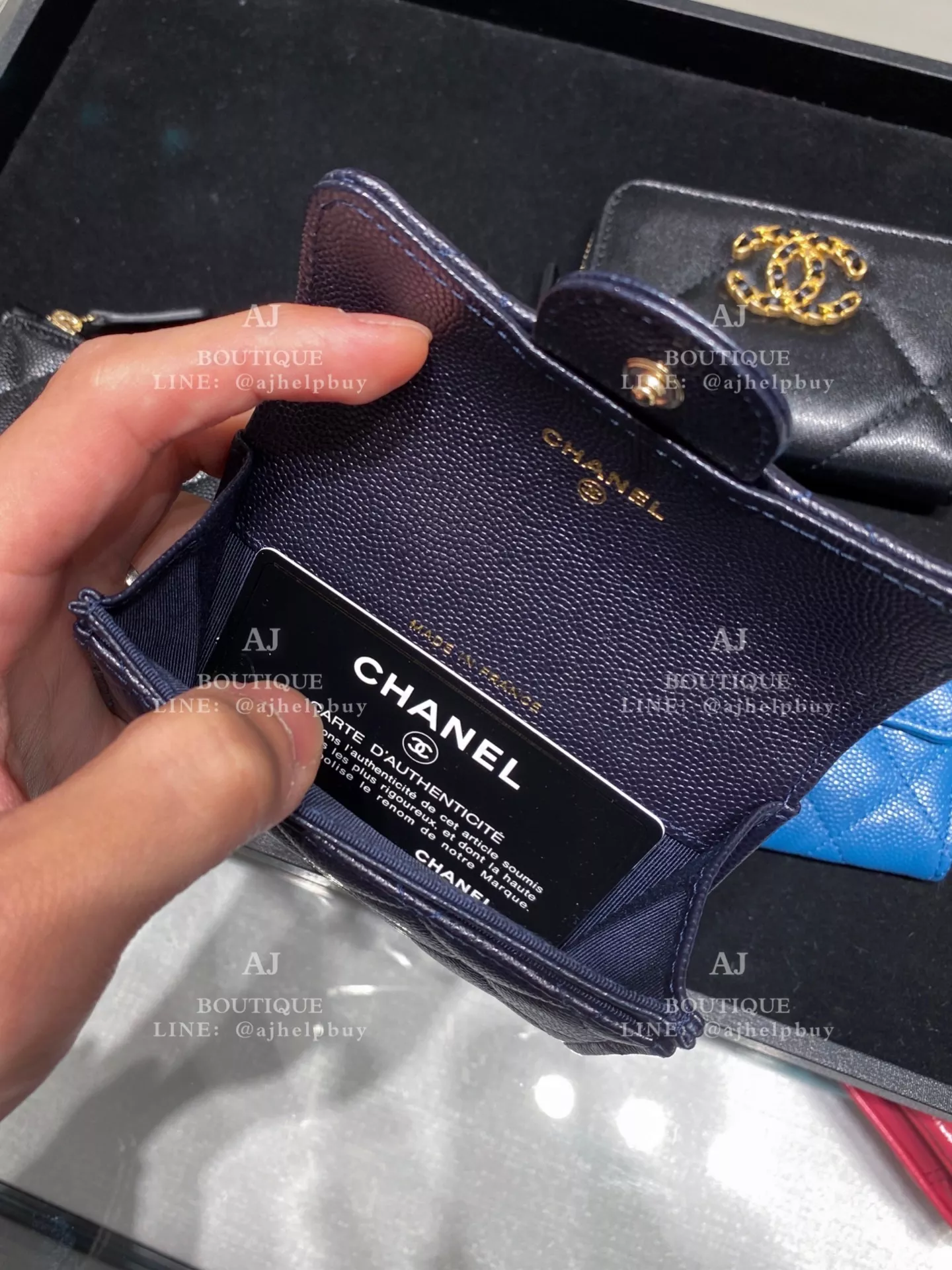 Chanel 深藍荔枝牛皮香檳金釦 代購照片3