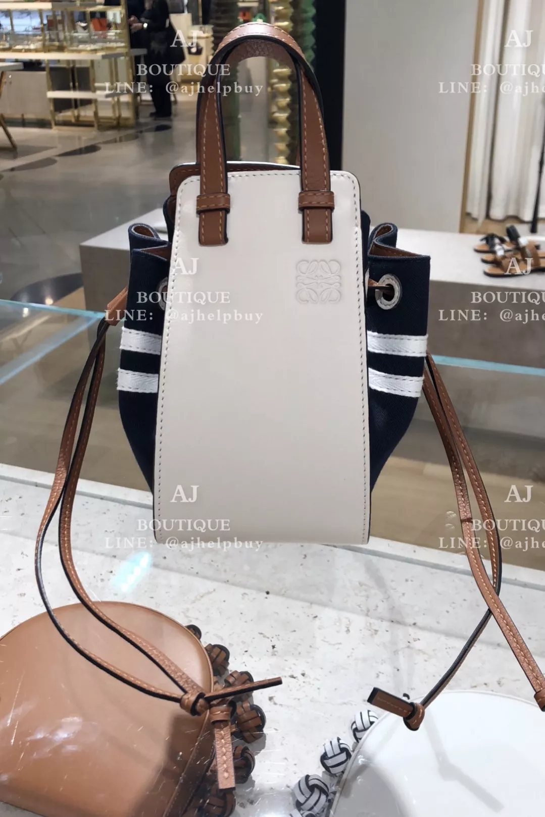 Loewe 折扣款 Mini Hammock 代購照片