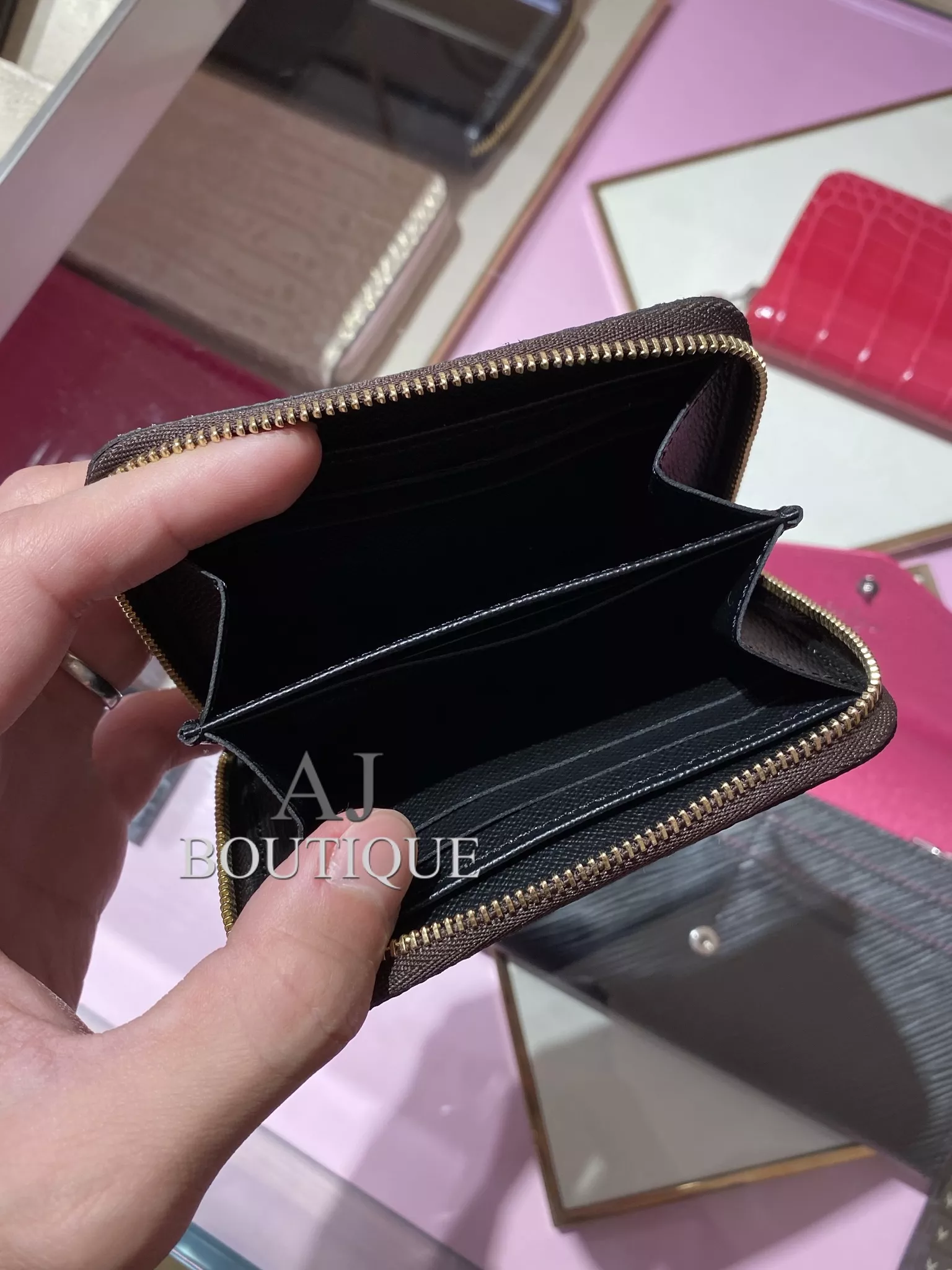 Lv Louis Vuitton 拉鍊零錢包 大老花款 代購照片3