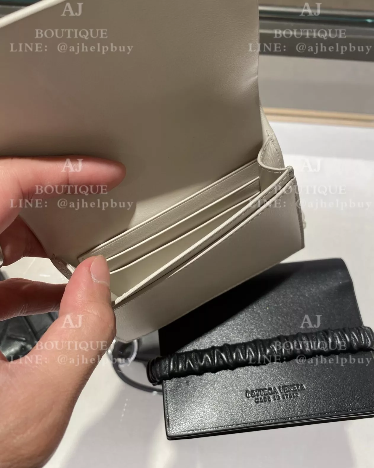 Bv Bottega Veneta 小羊皮束帶卡包 代購照片2