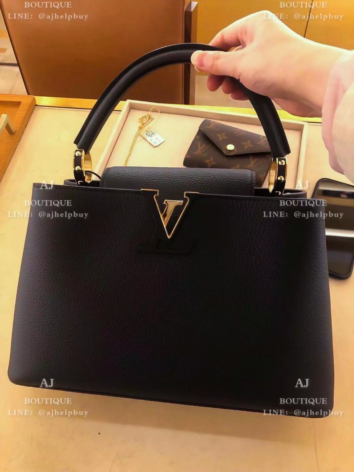Lv Louis Vuitton 高價包款 代購照片