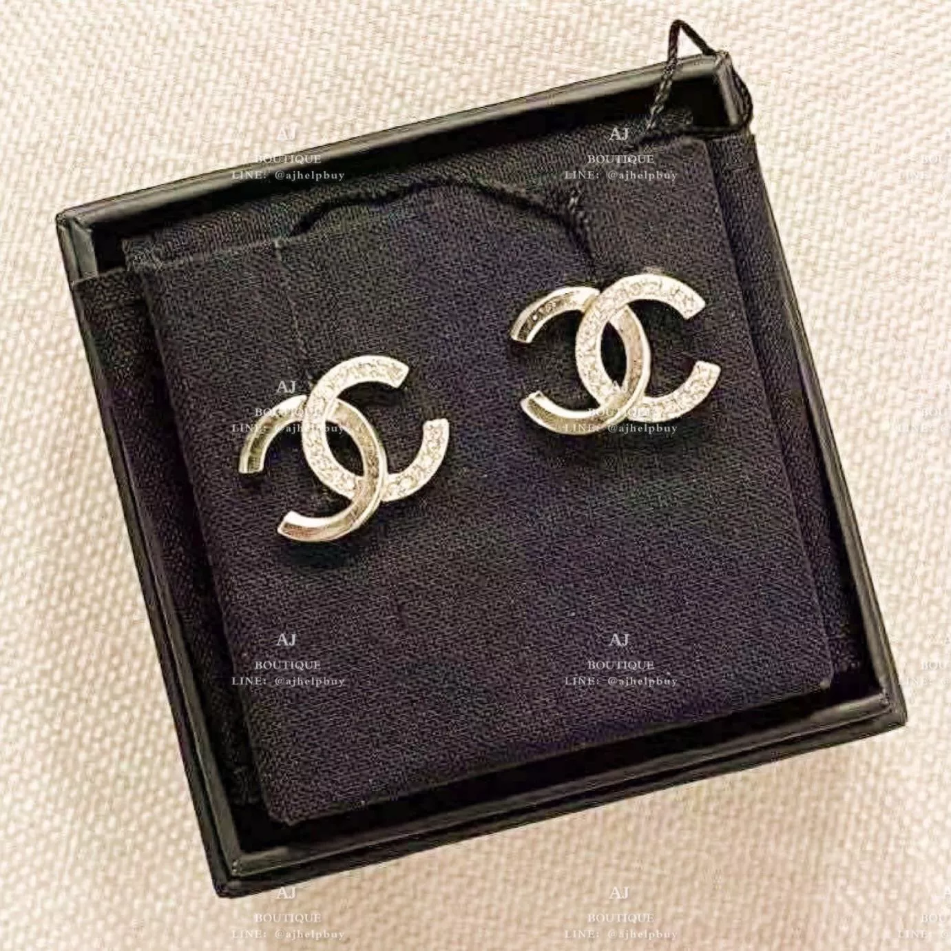 Chanel 經典款針式耳環 淡金色 Vip 代購照片