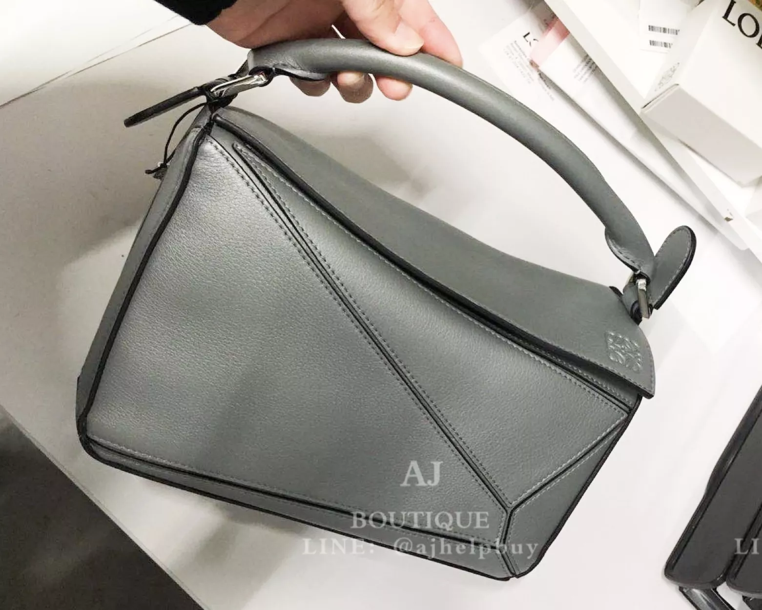 Loewe 折扣款 Puzzle Small 珠光灰 代購照片