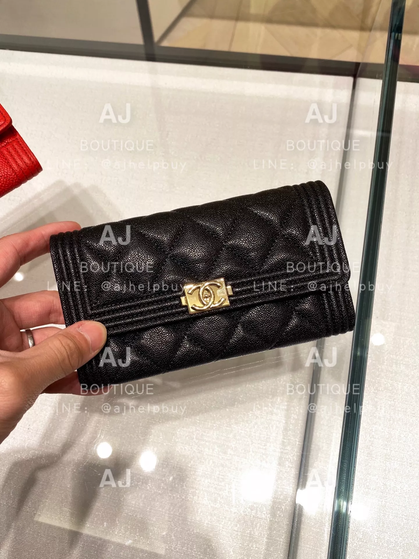 Chanel Boy掀蓋中夾 黑色荔枝牛皮亮金釦 代購照片